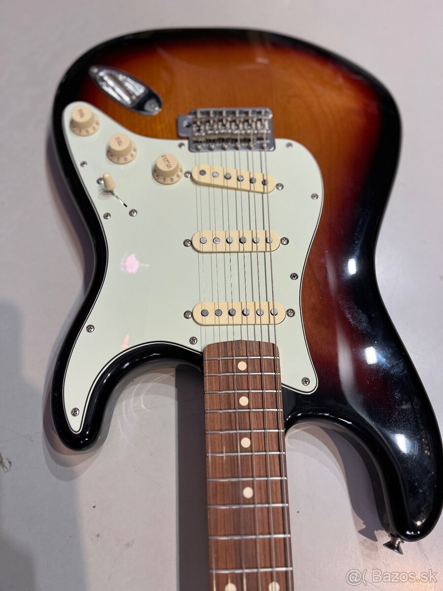 Telo Fender Vintera II 60s Stratocaster RW 3-Color Sunburst