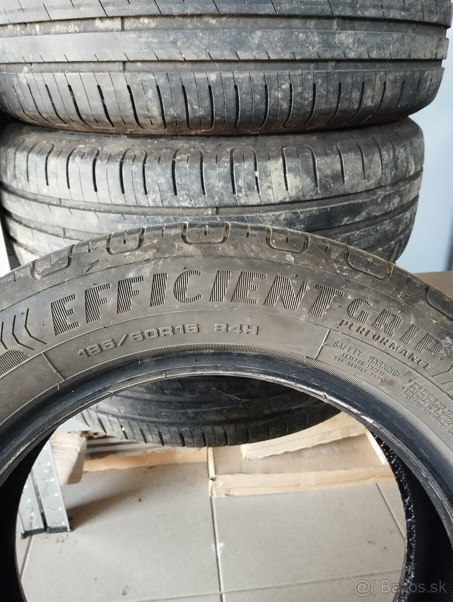 Predám letné pneumatiky Dunlop 185/60 R15