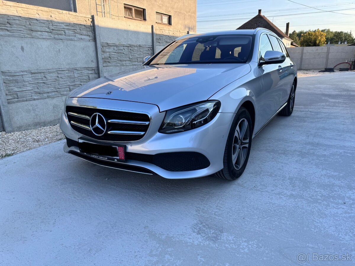 Mercedes E 220 na prenájom