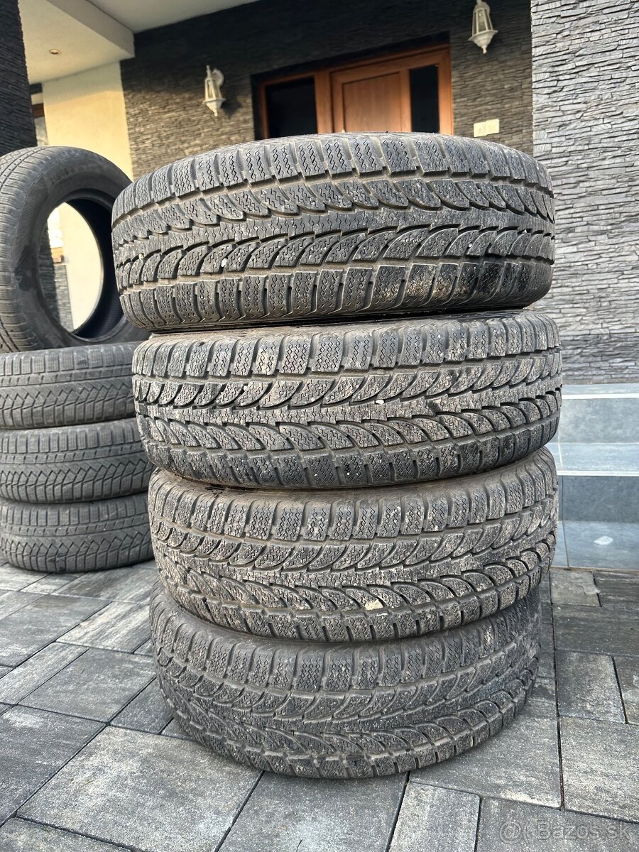 Predam 215/70 R16 zimne pneumatiky