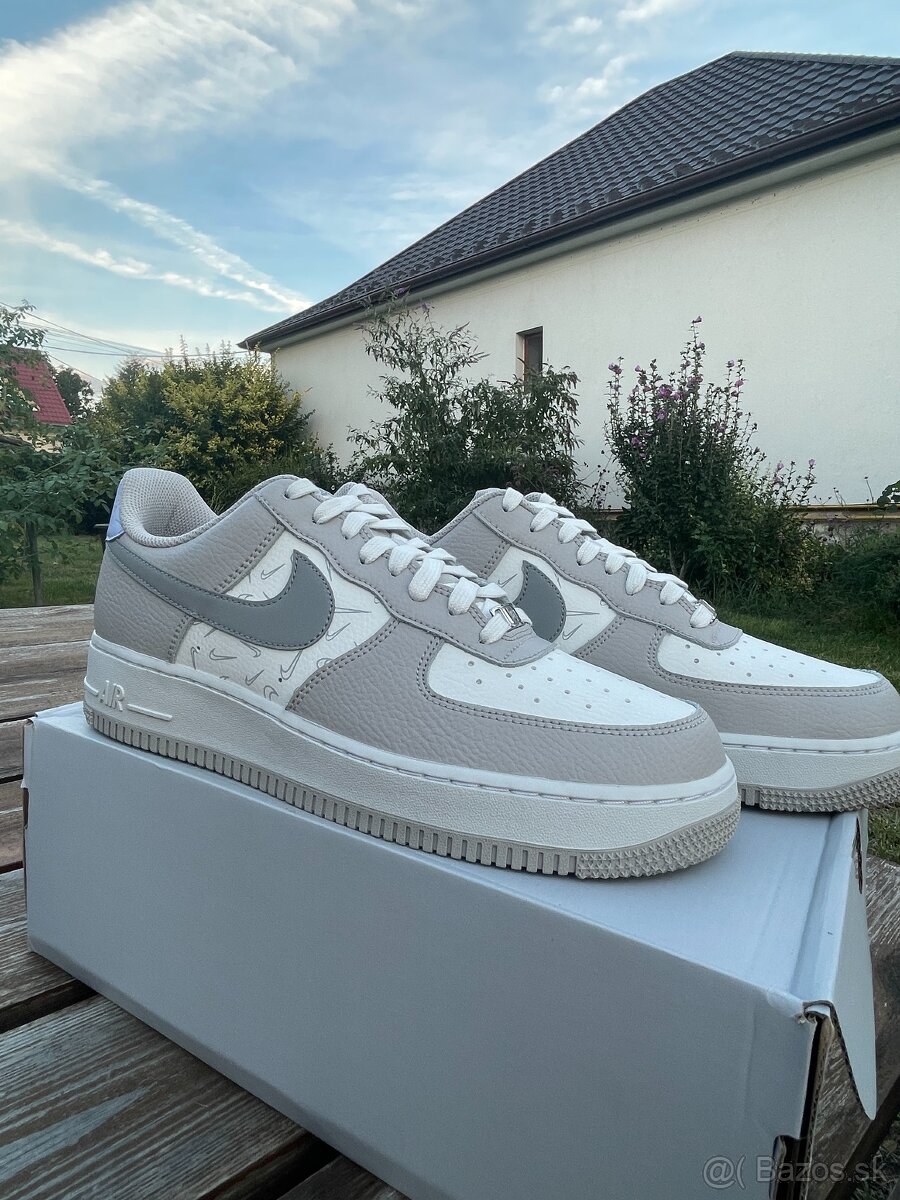 Nike Air Force 1 Mini Swoosh