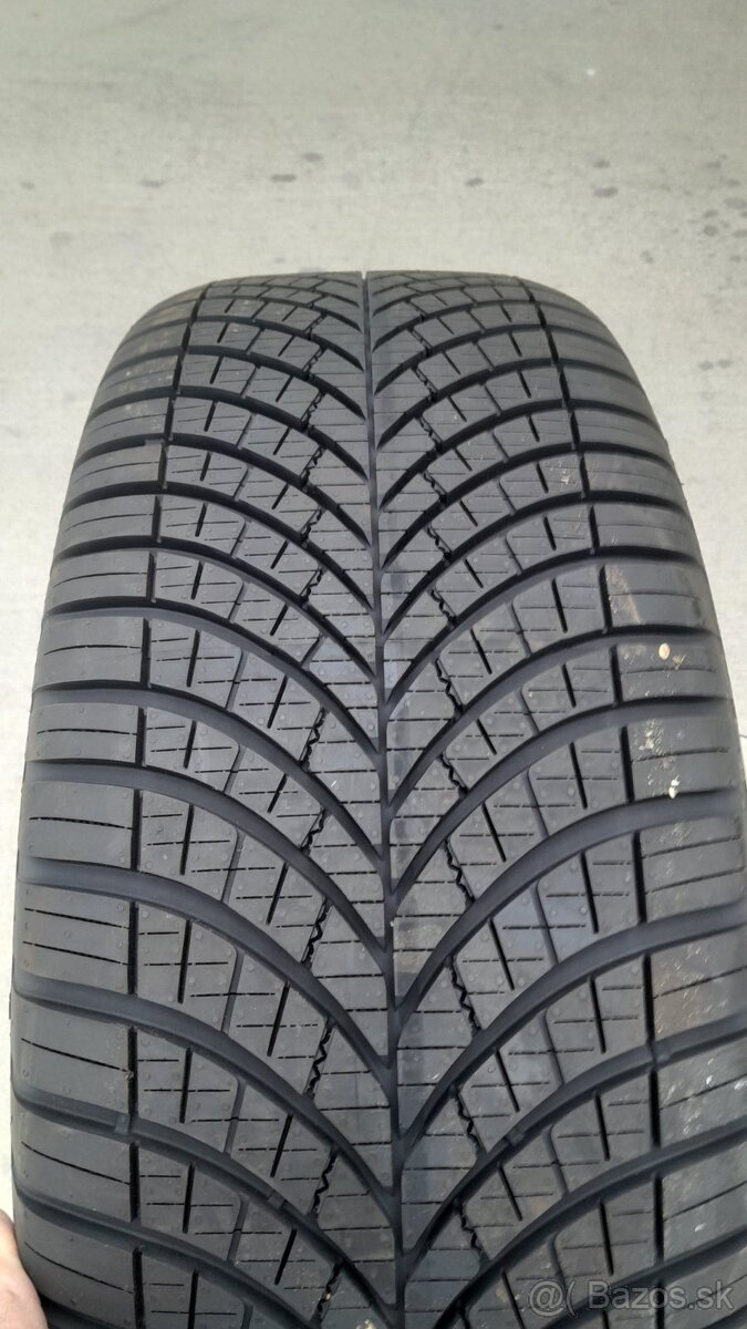 Celoročné PNEU GOODYEAR 265/60 R18 114 H nové