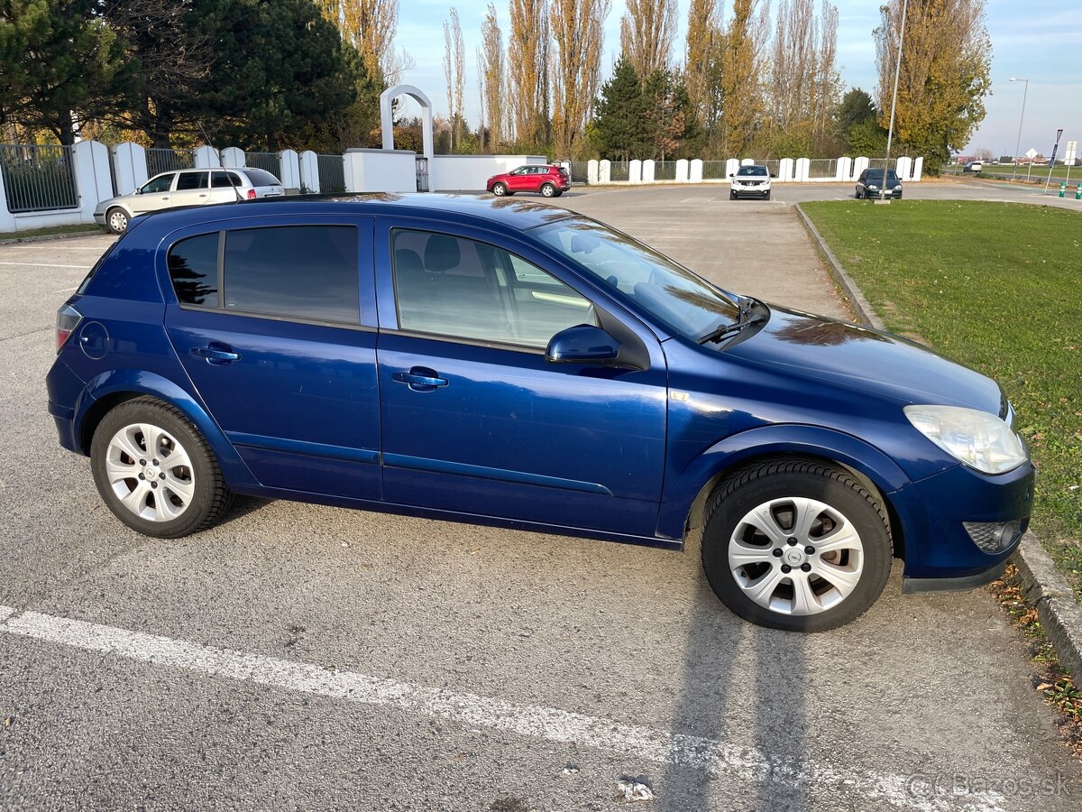 Opel Astra H 2008, 1.6 benzín + LPG