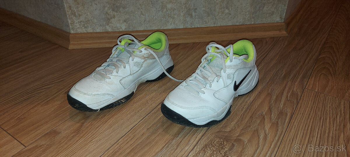 Nike obuv na tenis velk.37,5