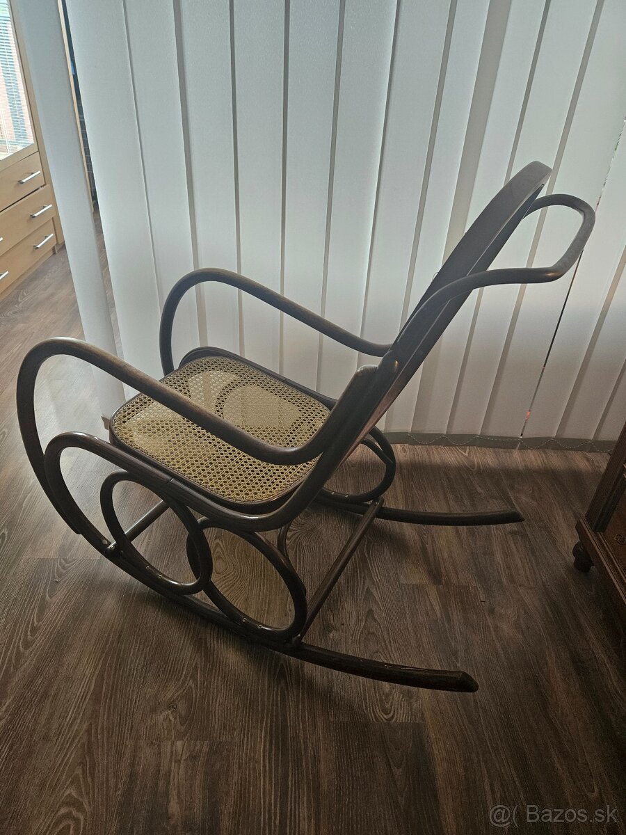 Hojdacie kreslo Thonet