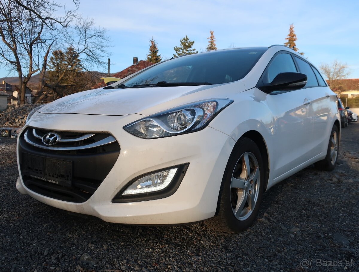 Hyundai i30 CW r.2015 CRDi 110k, vyhrievané sedačky, AUTOMAT