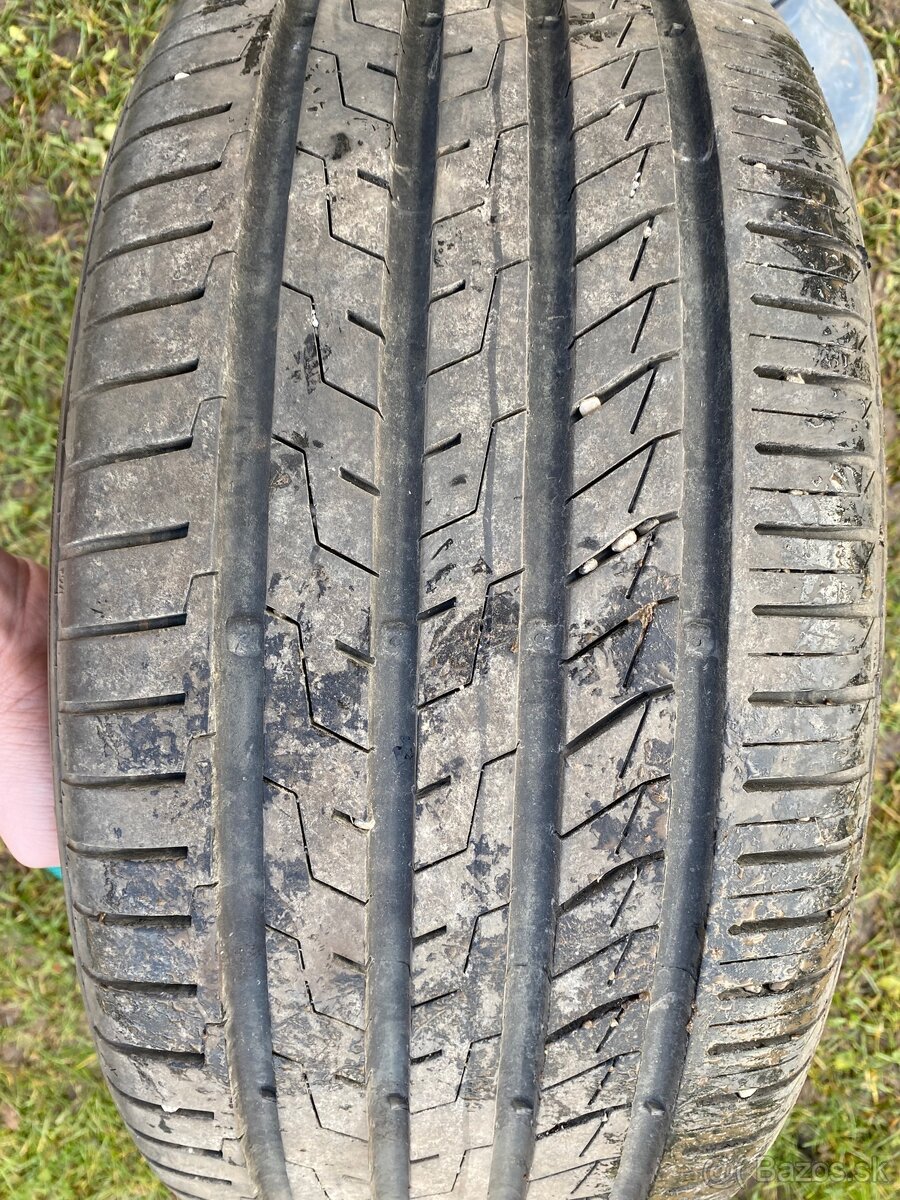 Predám  letné pneumatiky 235/45 R17