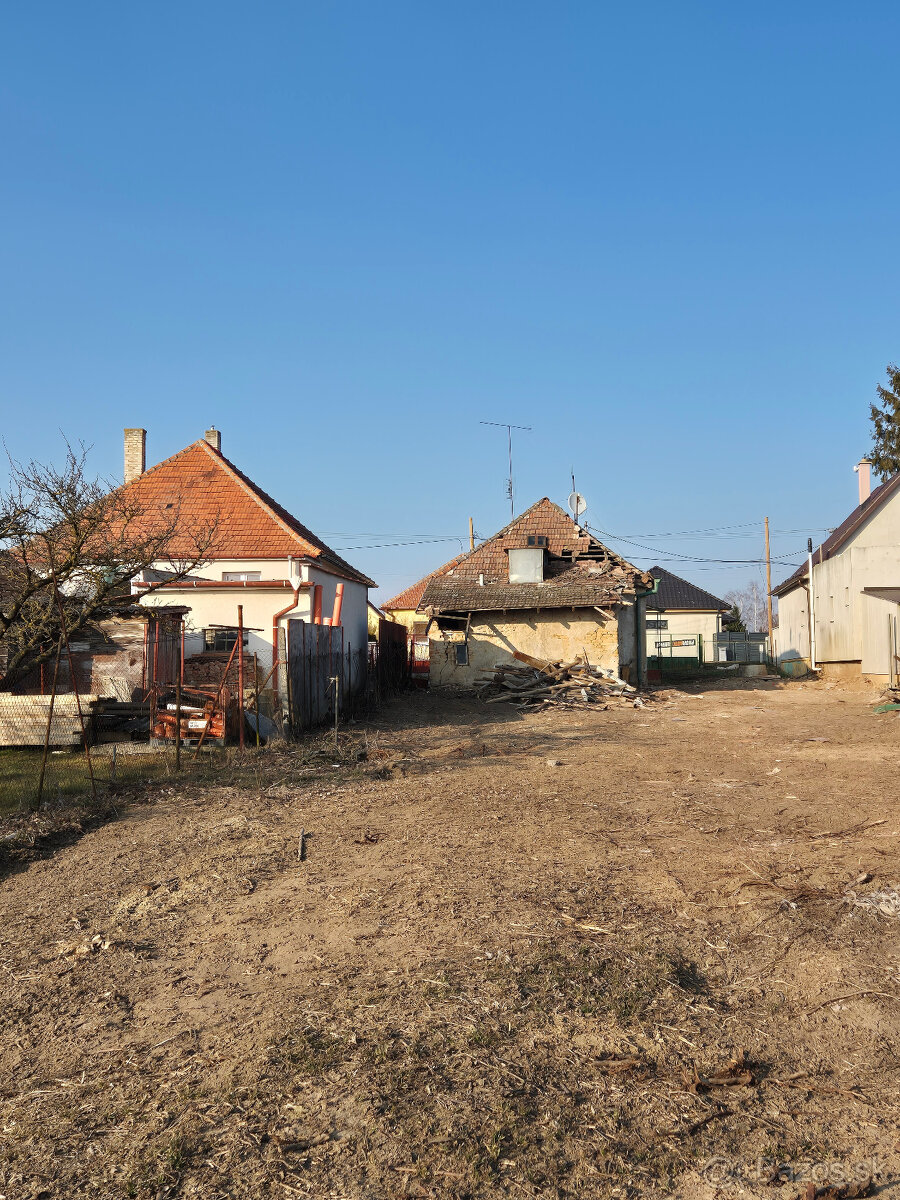 Predaj starší rodinný dom na peknom 12 ar pozemku Alekšince