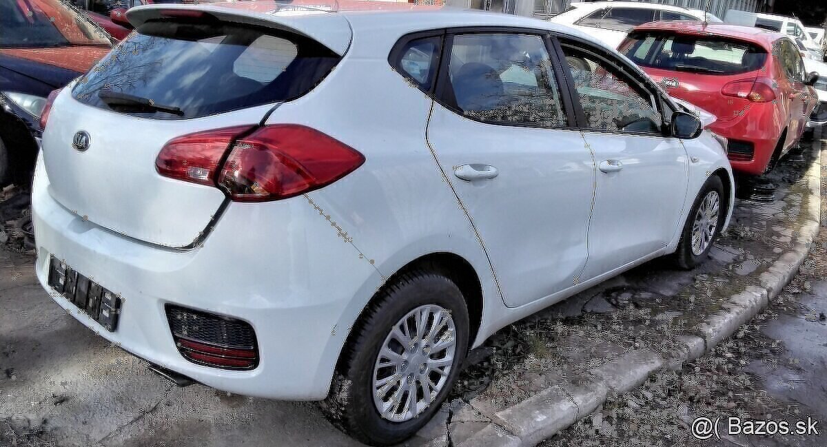 Kia Ceed 1.4 2016 predám PIATE DVERE, zadný blatník, zadný n