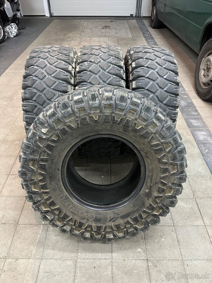 35x12.5 R15 Maxxis Creepy Crawler