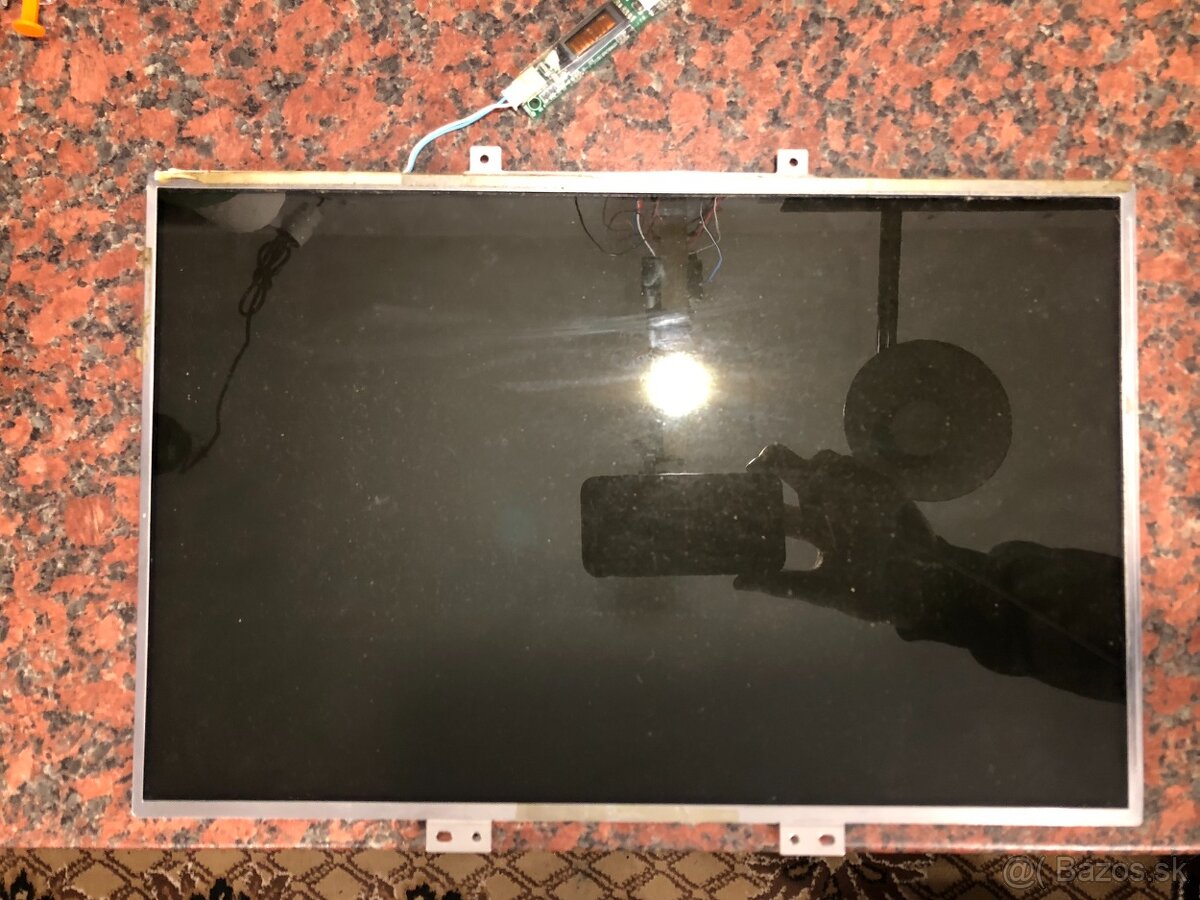 LCD displej 15,4"