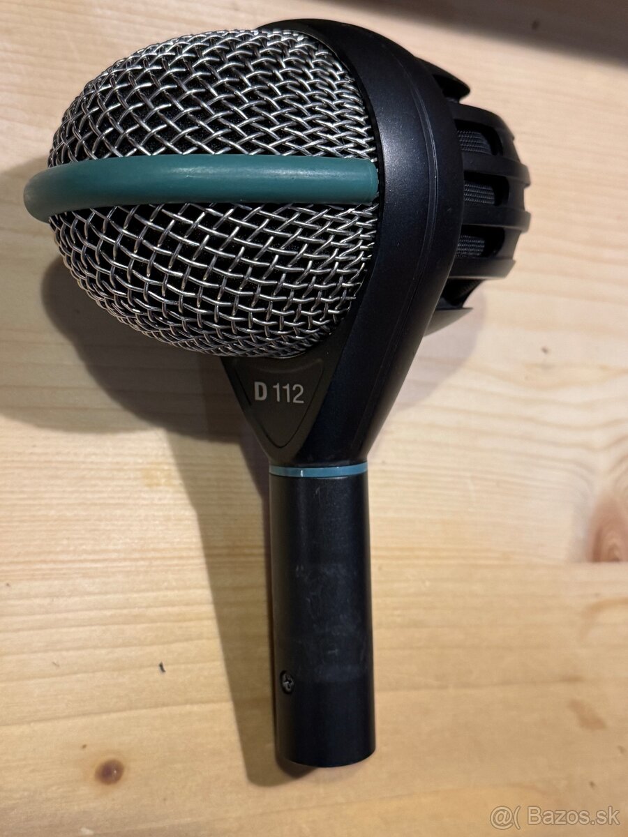 AKG 112