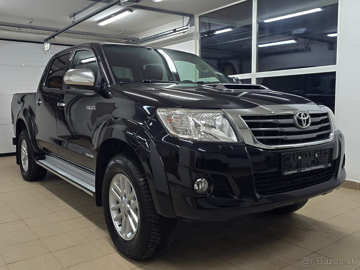 Toyota Hilux INVINCIBLE DC 3.0 I D-4D Sol A/T