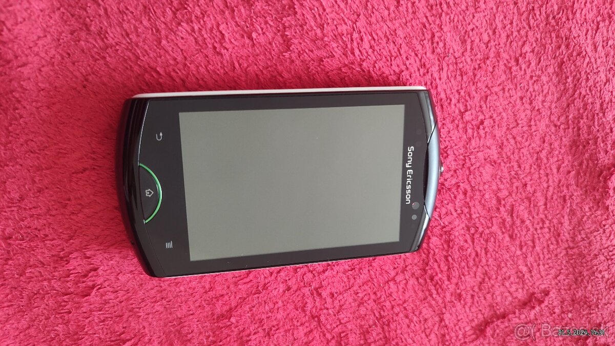 Kryt Sony Ericsson live Wt19i