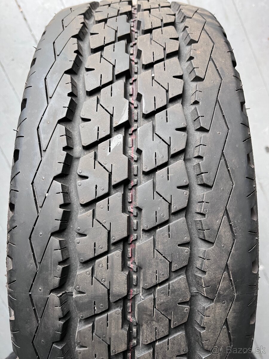 Pneu Ducato Boxer 215/70 R15 C R630