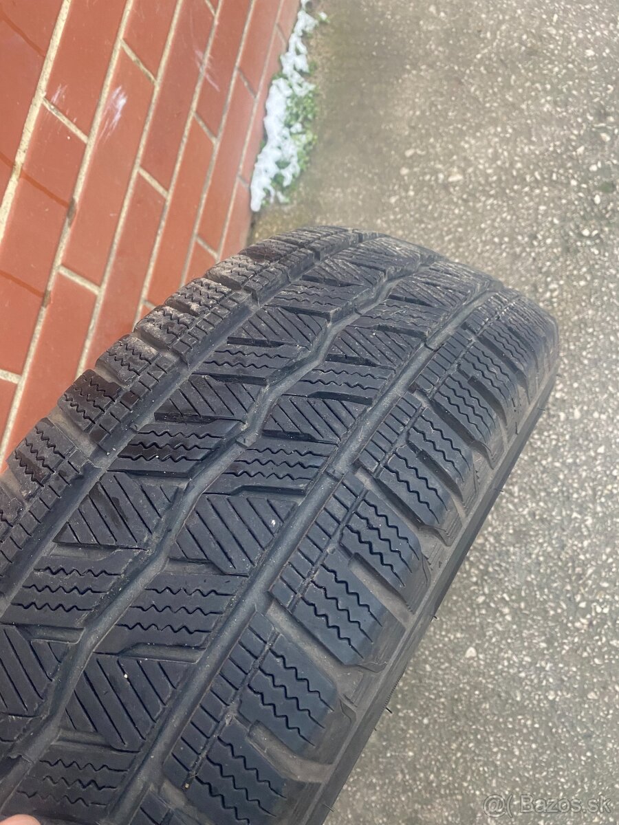 Pneumatiky Hankook 215/70 R15 Zimné