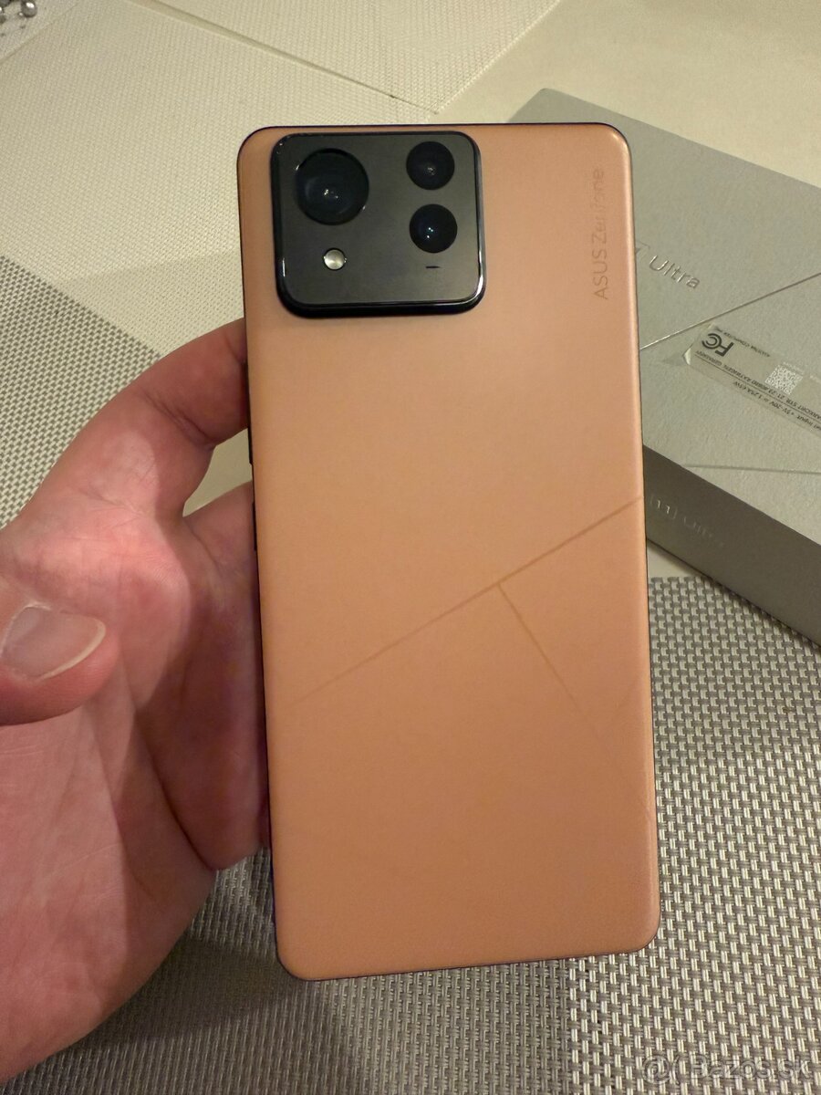 Špičkový ASUS Zenfone 11 Ultra z Alzy 23m záruka