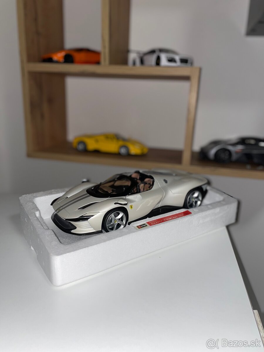 Ferrari SP3 Daytona 1:18 Bburago