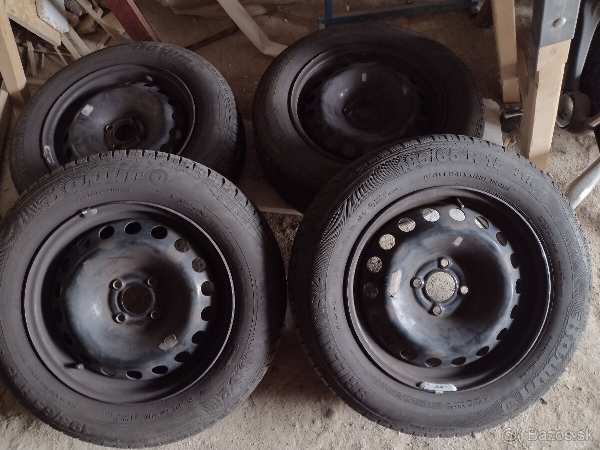 Plechové disky s letnými pneumatikami