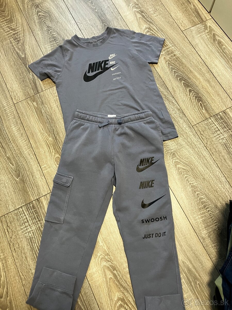 Nike tepláky