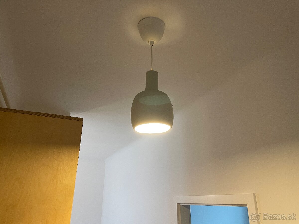 Kovova zavesna lampa IKEA