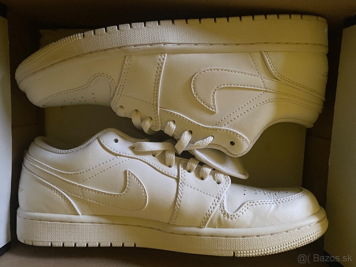 Nike Air Jordan 1 Low Triple White