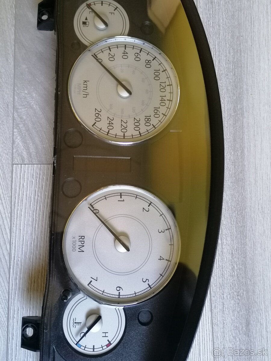 Chrysler 300C tachometer