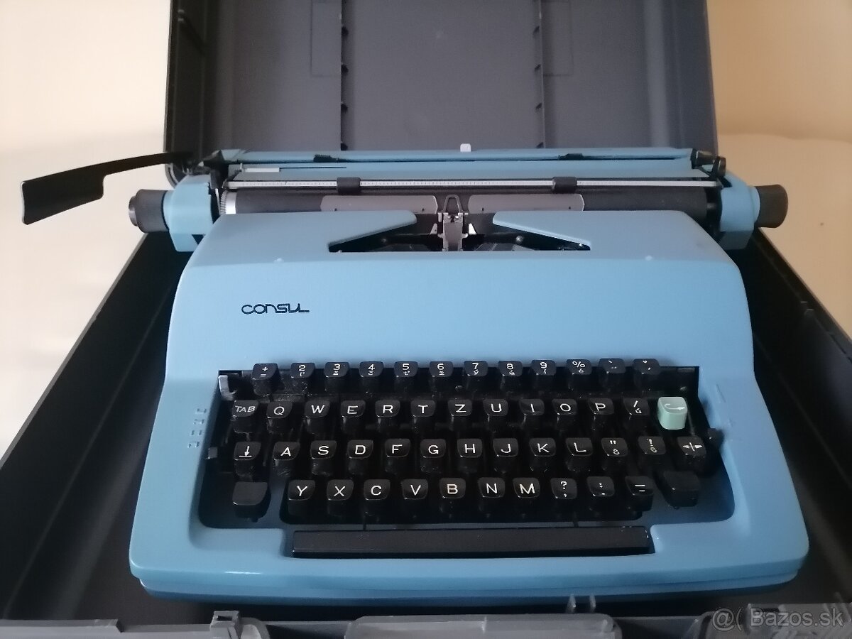 Starý písací kufríkový stroj