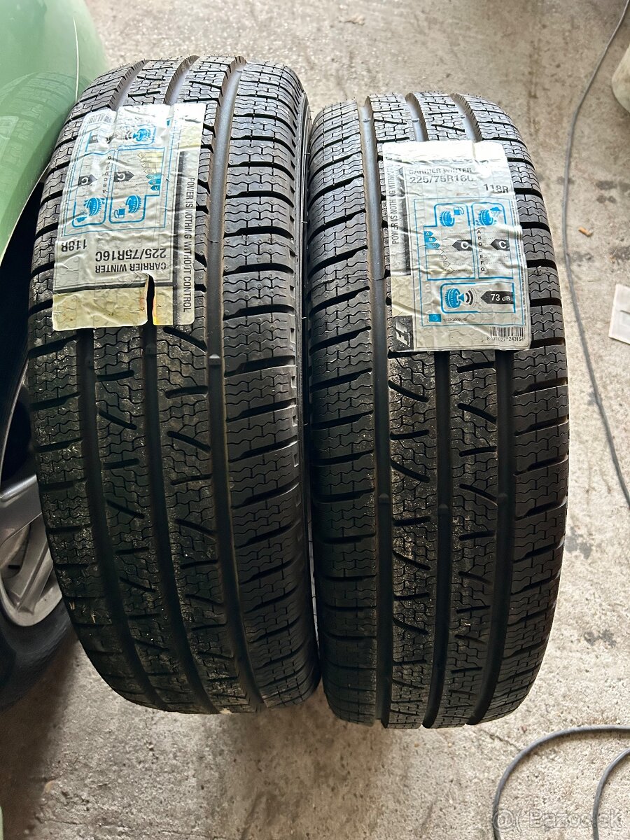 Pirelli carrier winter 225/75 R16 C zimne