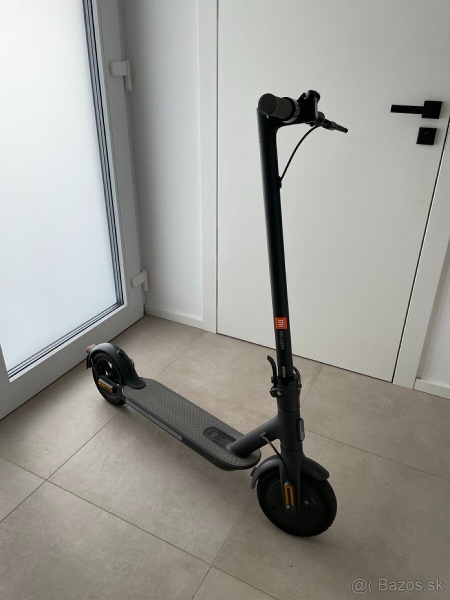 Xiaomi Mi Electric Scooter Essential