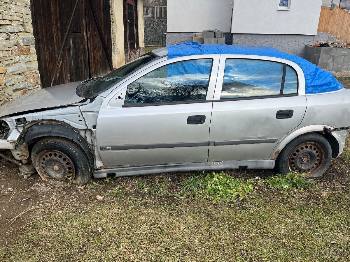 Opel Astra 1.2 na náhradné diely