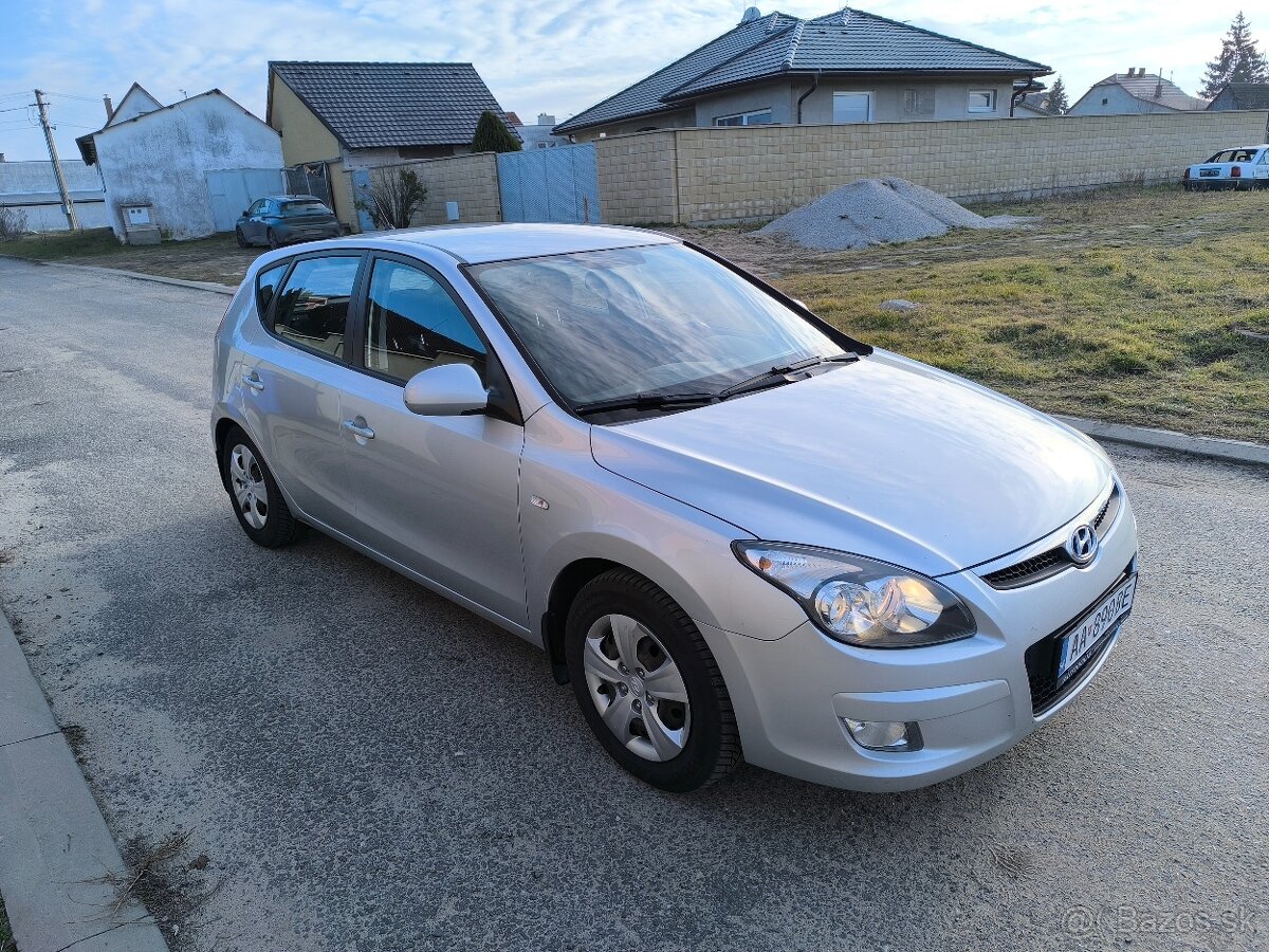 Hyundai i30 / 2009 / 1,4 benzín