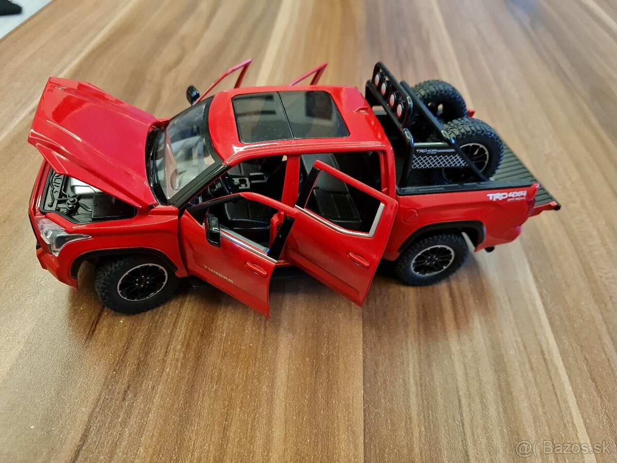 Toyota tundra 1:24 kovovy model