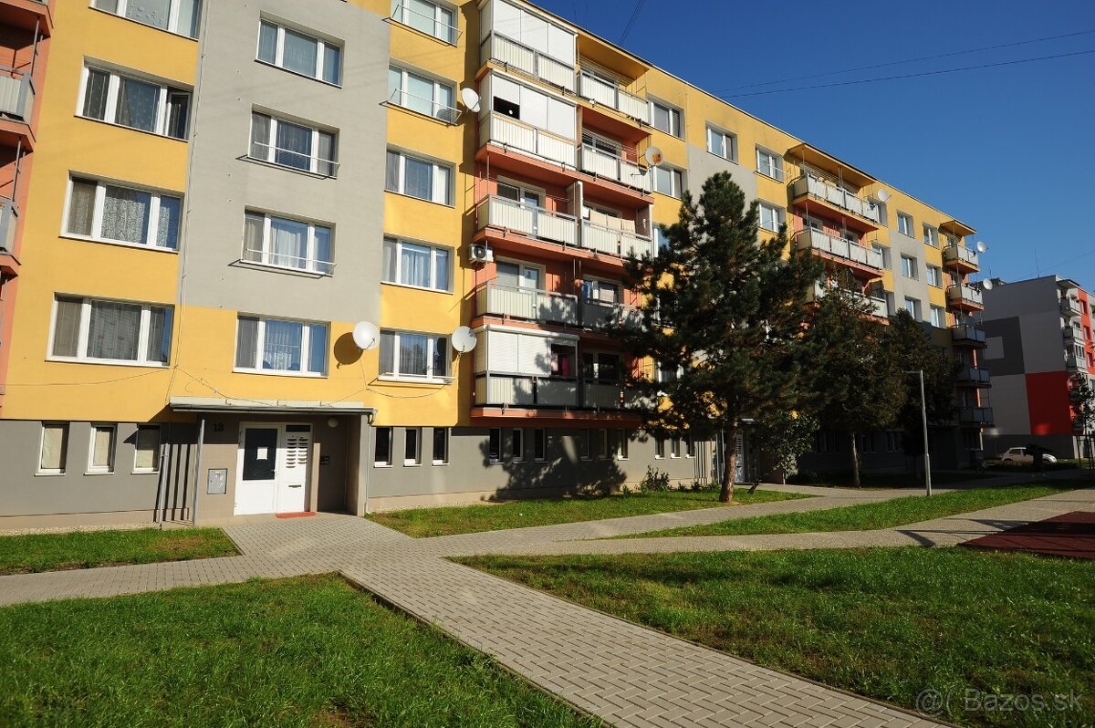 Veľkometrážny - 4 izbový byt - 100m2 - balkón - Na predaj