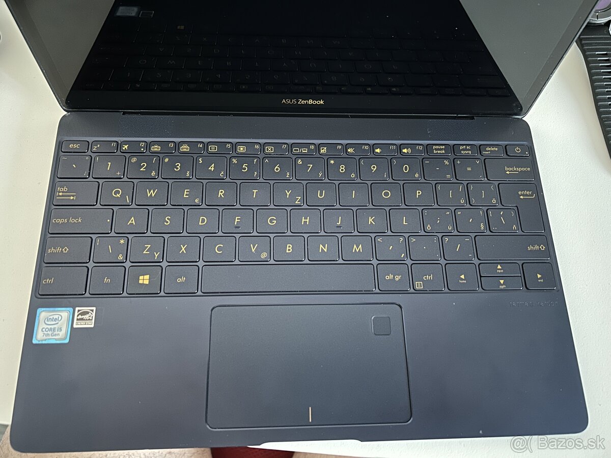 Asus zenbook UX390U