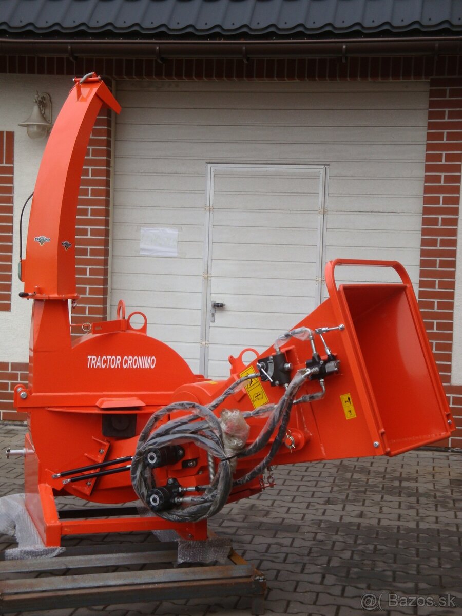 Štiepkovač BX 62R s hydraulickým posuvom do 15 cm