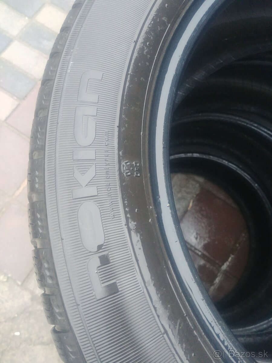 Nokian. 215/55r17