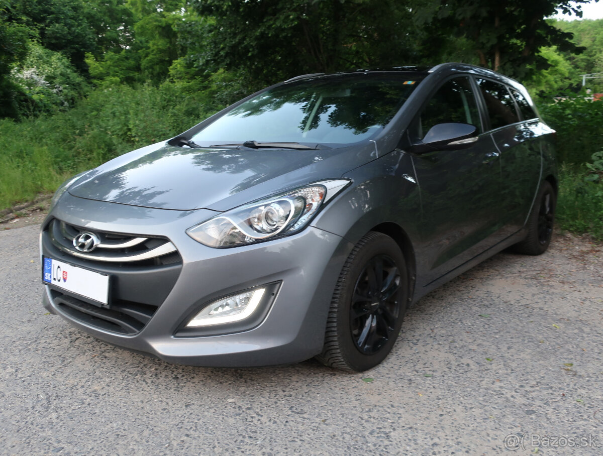 Hyundai i30CW 2015, šedá met., full výbava, ťažné-TOP PONUKA