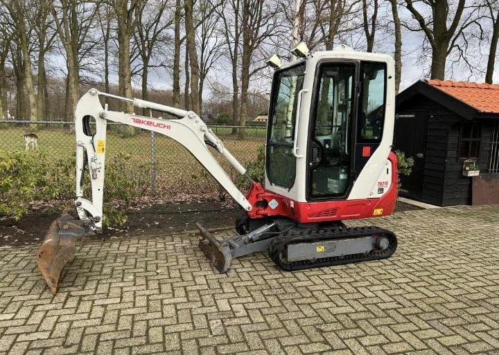 Mini bagr TAKEUCHI TB216