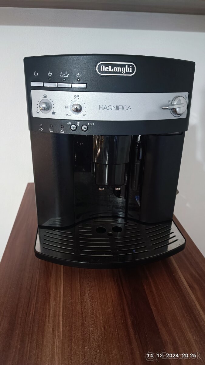 Kávovar DeLonghi ESAM 3000.B