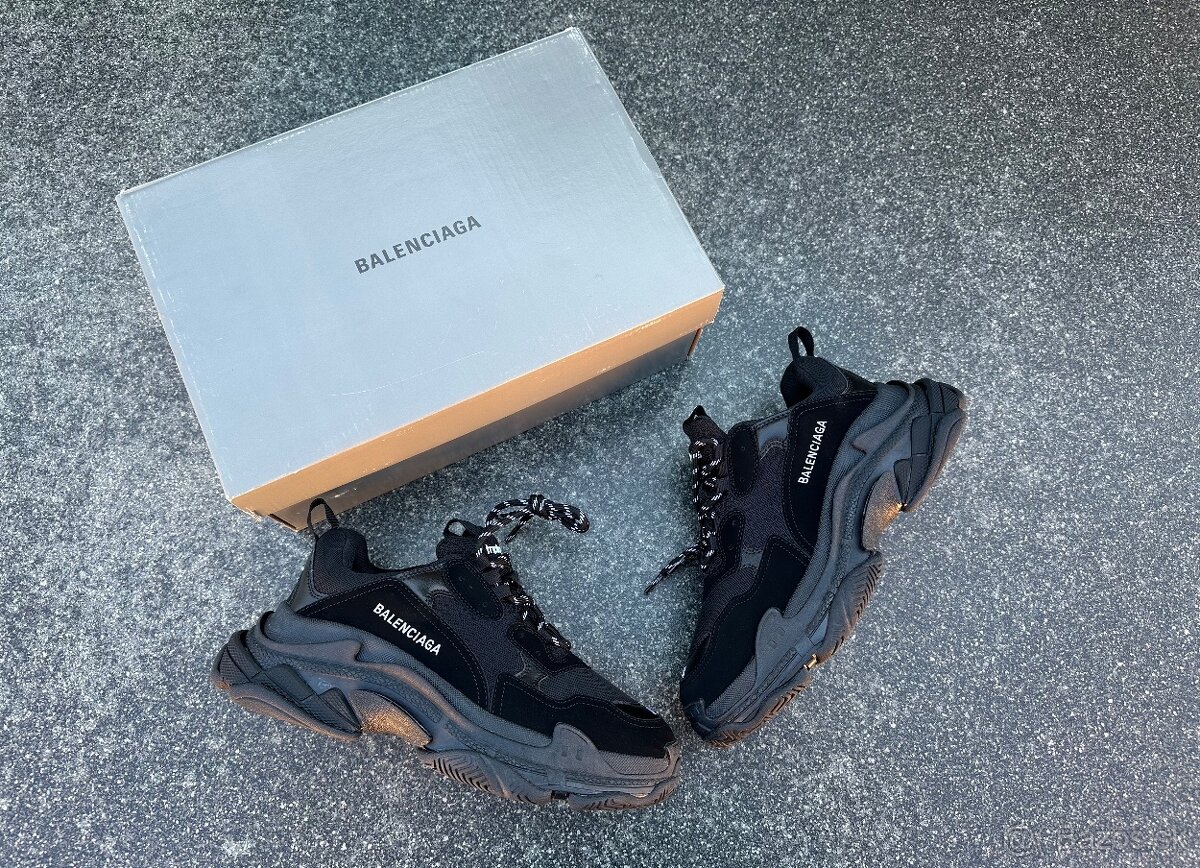 BALENCIAGA Triple S Tenisky