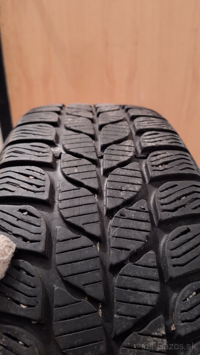 1 ks PIRELLI 195/65 R15 a 1ks POLARIS 3 195/65 R15