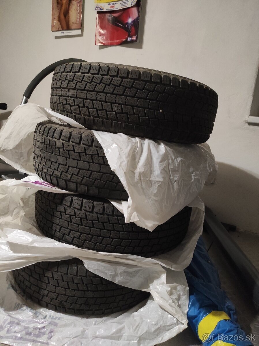 4 kusy zimných pneu hankook 225/65r17