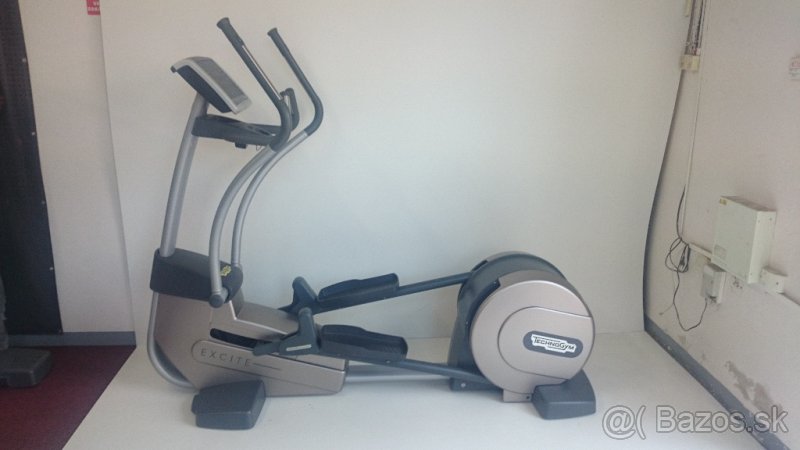 Technogym Excite+ Synchro 500 SP - orbitrek (eliptický)