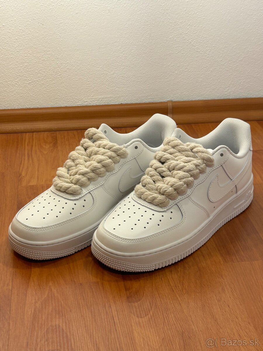 Nike Air Force 1 - Biele s cappuccino šnúrkami