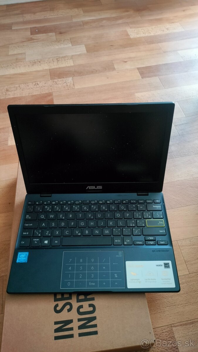 Asus E210M Star Black