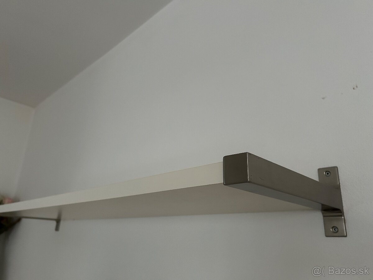 IKEA biela polica 120,5cmx28cmx2,5cm s nerezovymi konzolami