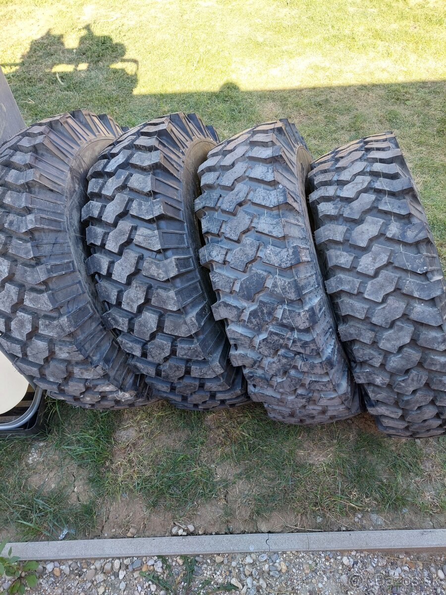 Pneu michelin 11,00 R16 off road