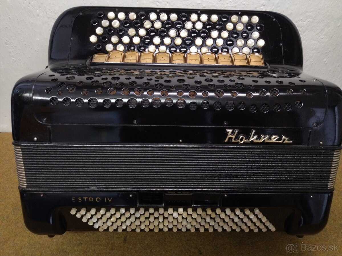 gombíkový chromatický akordeon Hohner Maestro IV