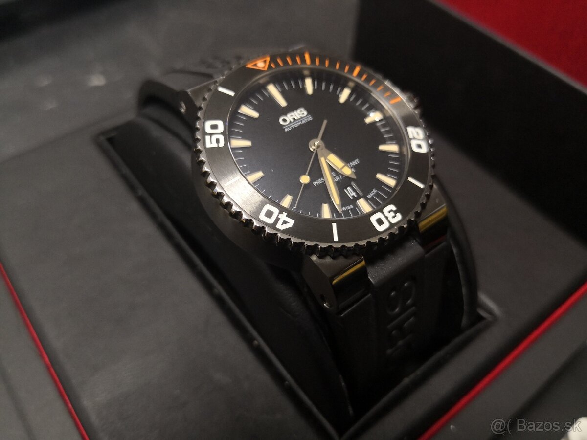 Oris Aquis Date 43 automatic Black edition